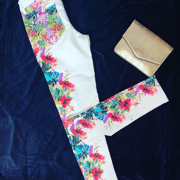 Beautiful Flower Design Pants - Picture 2 of 3